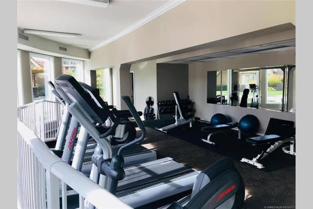 Tranquil Waterfront Condo Κελόουνα  Εξωτερικό φωτογραφία