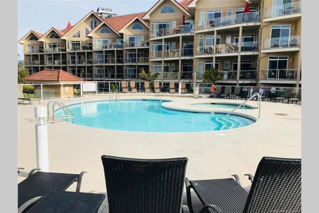 Tranquil Waterfront Condo Κελόουνα  Εξωτερικό φωτογραφία